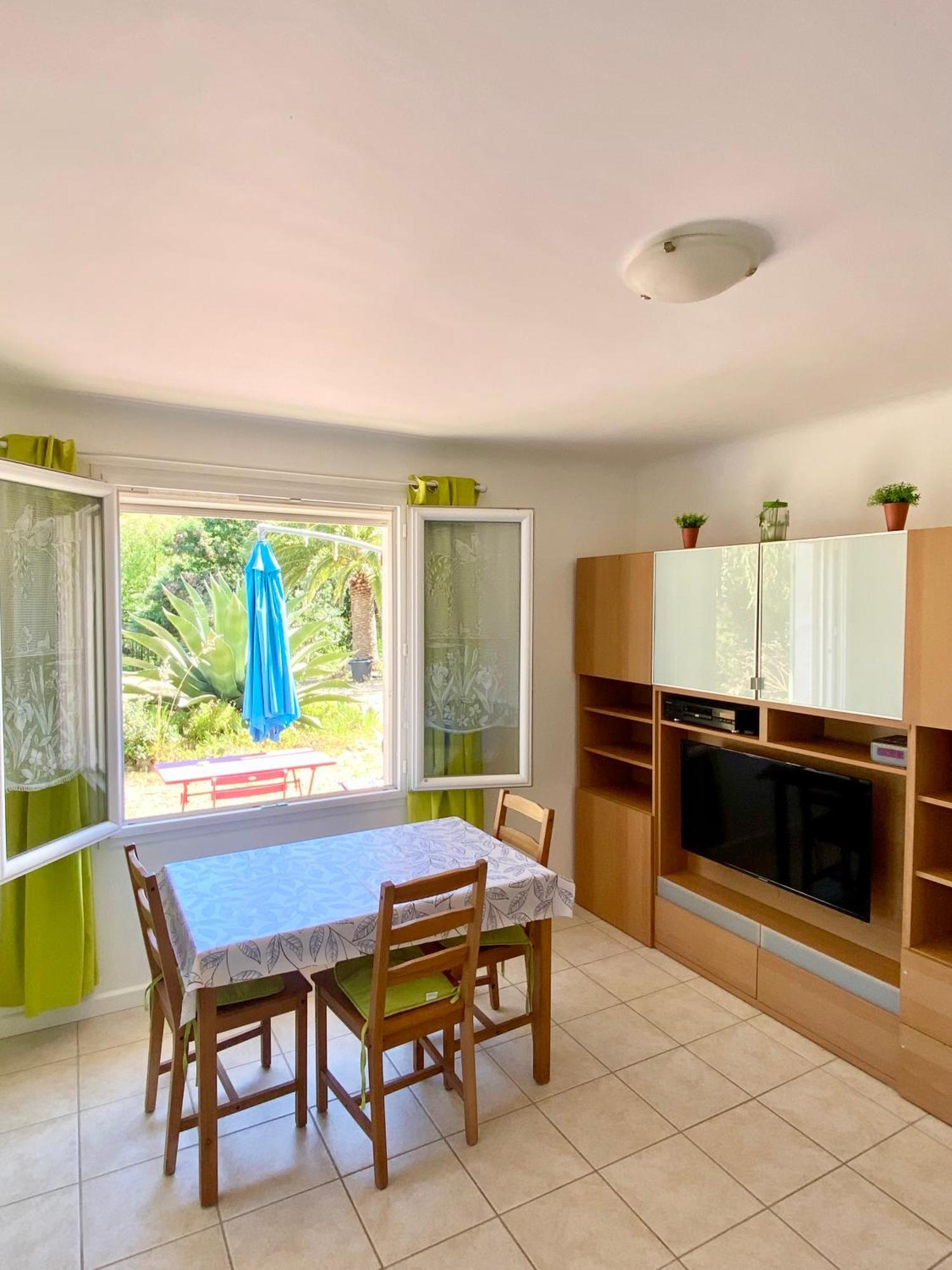 Apartamento Chez Madou, T1 En Bas De Et Rez De Jardin A 900m De La Et Des Commerces Fréjus